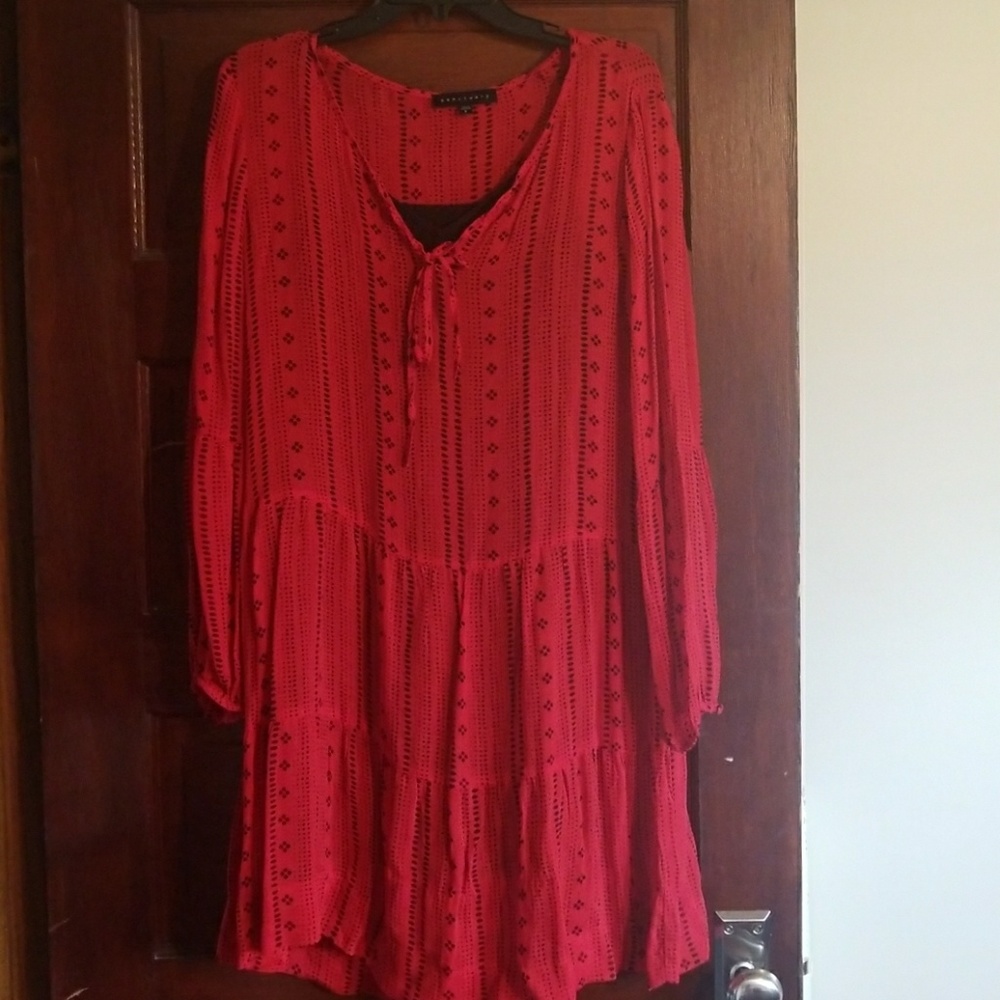 🍒 3 for $10 Pretty red flowy dress